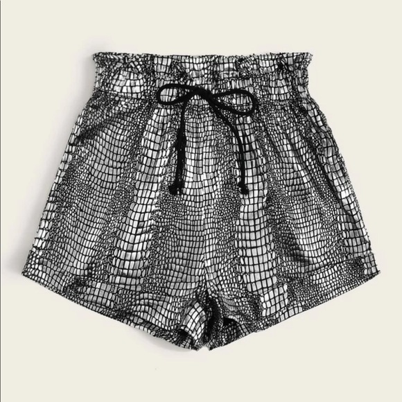 Paperbag Waist Knotted Crocodile Embossed Shorts - Picture 3 of 5
